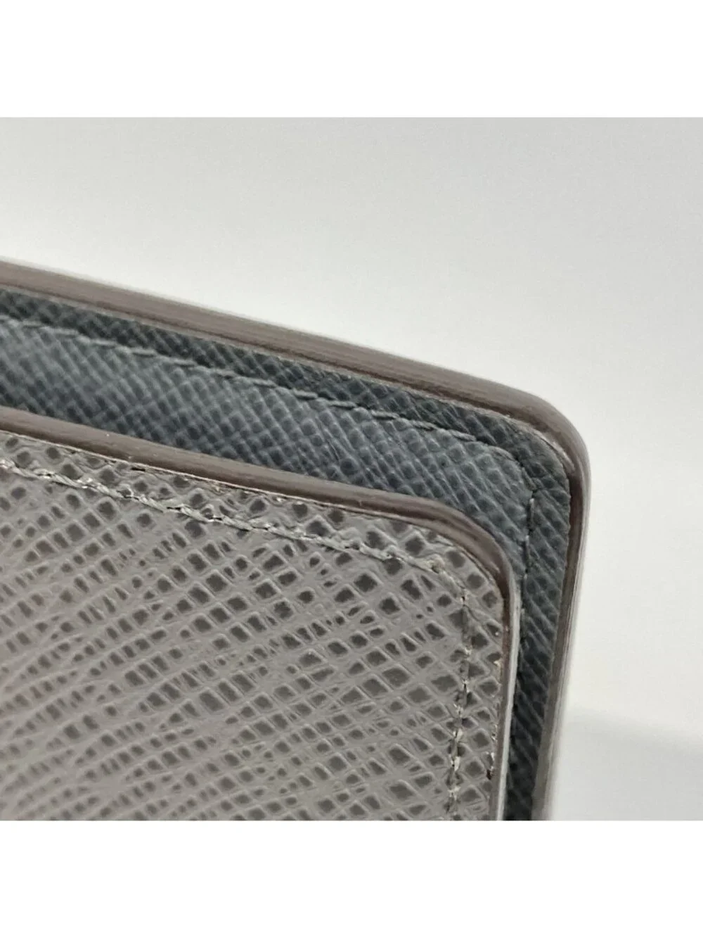 Louis Vuitton Wallet Taiga Portefeuille Brazza Glacier